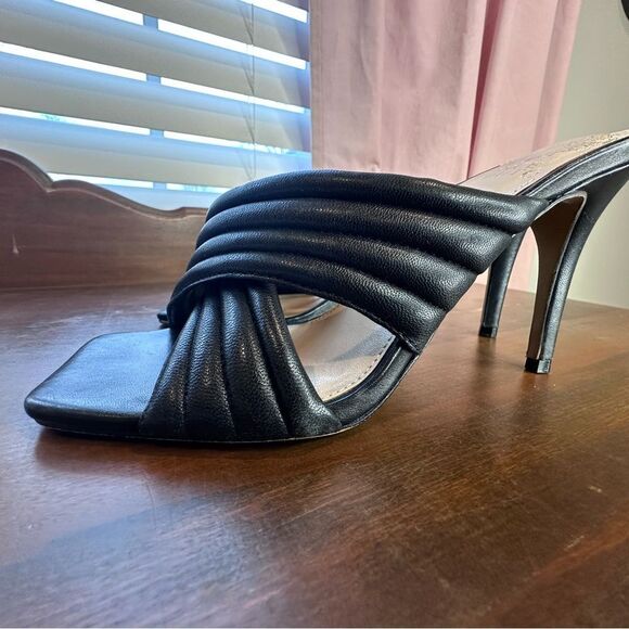 Vince Camuto 7M Sarendie Leather Black Square Toe Quilted Strap Heel Sandal - Picture 1 of 9